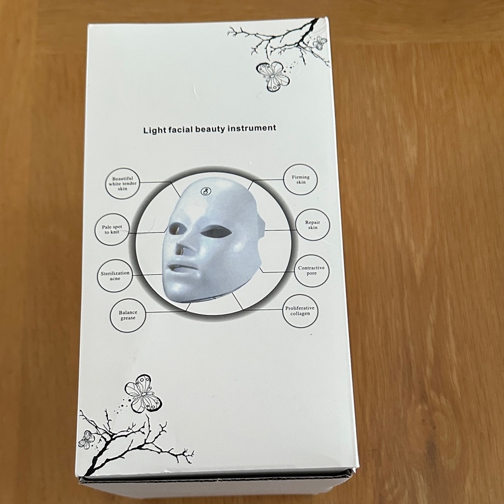 LED Light Therapy Face Mask - Picture 5 of 8